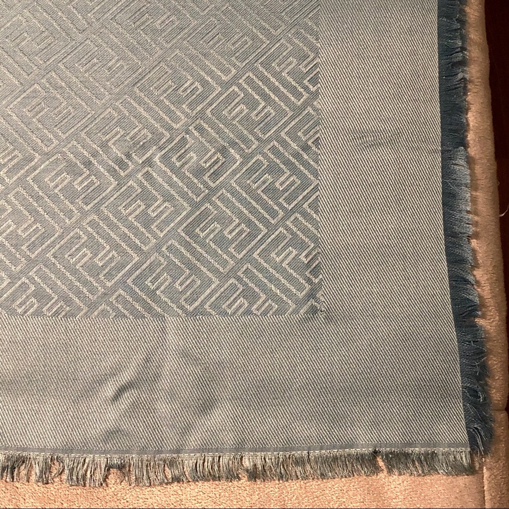 ⛔️SOLD⛔️ Fendi FF Shawl Scarf Brand New In Box - Picture 4 of 8